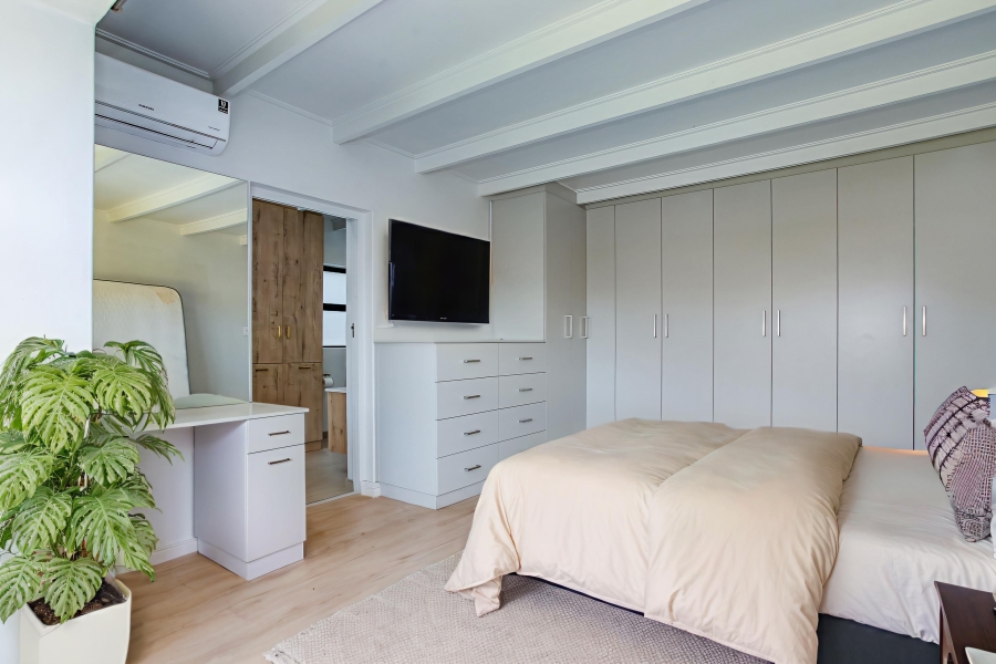 4 Bedroom Property for Sale in Hoog En Droog Western Cape